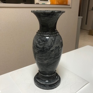 石製の花瓶