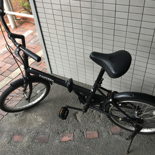 黒の自転車です
