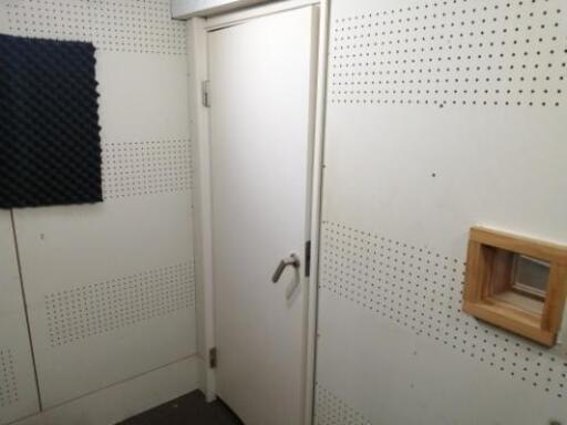 ★防音ドア　収録スタジオ　レコーディングスタジオにて使用　木製枠あり