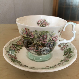 ロイヤルドルトン　ブランベリーヘッジ　カップ＆ソーサー