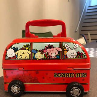 サンリオ　赤い可愛いバス