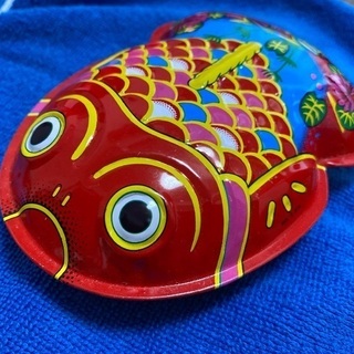 【300円】ブリキ　金魚おもちゃ