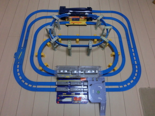 懸垂式モノレール＆ガチャっとアクションステーションの車両4編成セット　プラレール