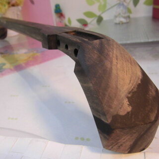 368.000円　銘苅春政氏作沖縄三線黒檀「ゆな型」ケースセット