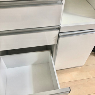 【最終値下げ】展示品 ほぼ未使用 キッチンボード　食器棚　ホワイト