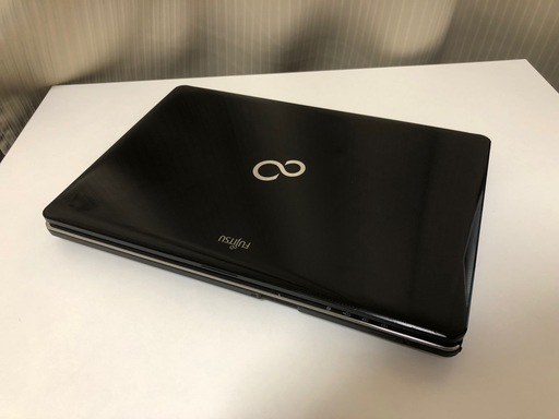 カメラ搭載・残時間表示7時間以上のバッテリ搭載・Fujitsu製小型ノート