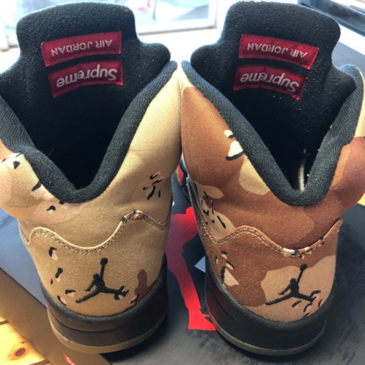 supreme × NIKE ジョーダン　シュプリーム　ナイキ