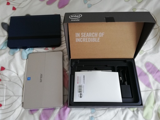 ASUS 2in1 ノートパソコン H103HAF/10.1型　【新品同様】
