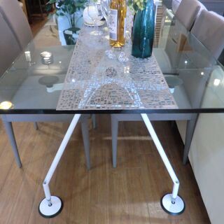 【中古美品】自社配送＆設置可能　テクノ Tecno ノモス Nomos ダイニングテーブル ＆　イデア　ダイニングチェア　５点セット　ガラス天板 イタリアモダン