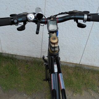 売り切れmomentumクロスバイク  21段変速 700C アルミフレーム サイコン付き