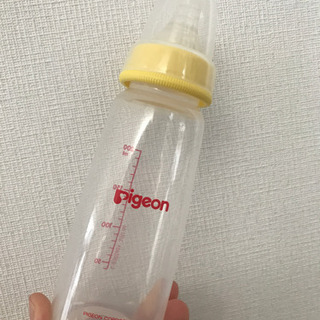 Pigeon  プラスチック　哺乳瓶　200ml