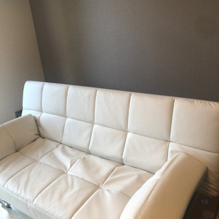 真っ白なソファーベッド