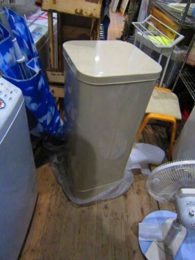 使用期間1年未満　極上キレイ。90L灯油タンク　リサイクルショップのダイトーです。お持ち帰り価格