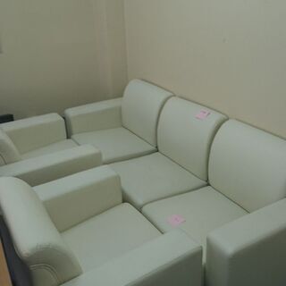 東京都中央区 5人掛けソファーすぐあげます。