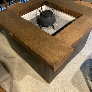 囲炉裏　テーブル