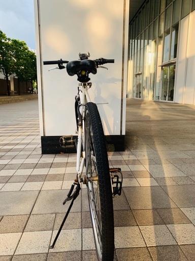 クロスバイク ホワイト6段ギア 前後タイア交換済み 横浜駅 クロスバイク ホワイト6段ギア 前後タイア交換済み 横浜駅