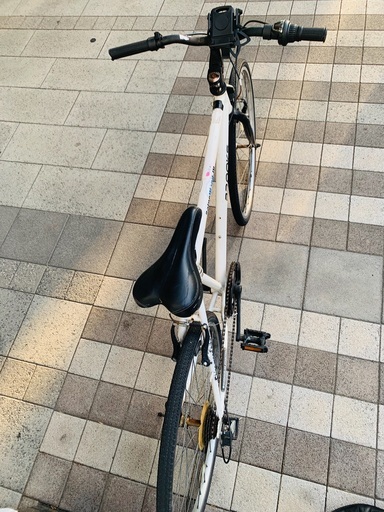 クロスバイク ホワイト6段ギア 前後タイア交換済み 横浜駅 クロスバイク ホワイト6段ギア 前後タイア交換済み 横浜駅