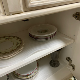 アンティーク風　食器棚