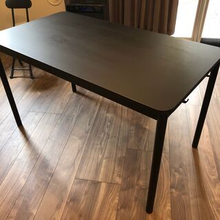 IKEAの黒いテーブル