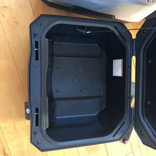 vストローム250 純正パニアケース、取り付けアタッチメントセット