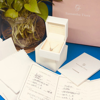 動くたびに揺らめき、キラキラと輝きを放つSamantha Tiara（サマンサ