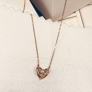 動くたびに揺らめき、キラキラと輝きを放つSamantha Tiara（サマンサティアラ）のネックレス 動くたびに揺らめき、キラキラと輝きを放つSamantha Tiara（サマンサ