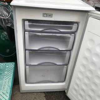 やっと入荷しました！！ １００Ｌ 前開き冷凍庫 １８，０００円（税別 ...