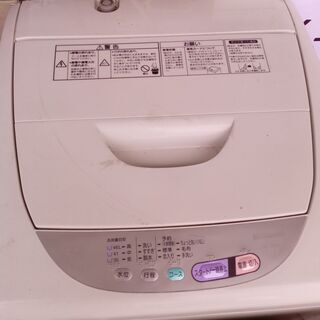 古いがまだ機能している洗濯機