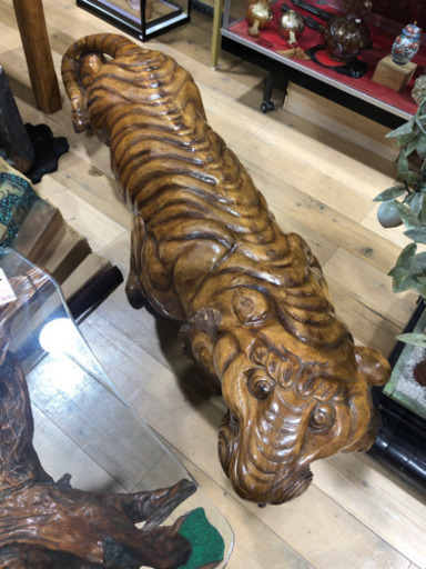 チャンス　お値下げ中‼︎   大型　虎　置物　迫力　木彫り