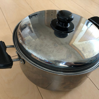 シルバー蓋つき両手鍋