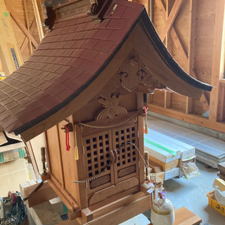 祠　屋根だけでも10万円以上かかってます