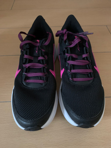 NEW NIKE WOMEN’S RUNALLDAY 2 24.5CM