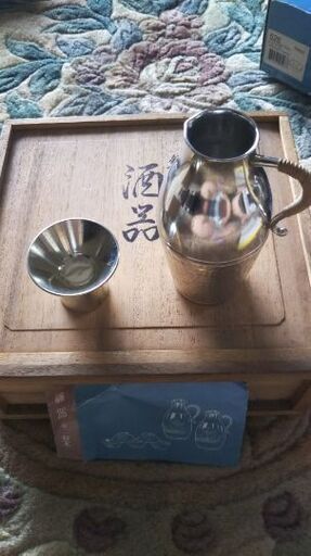 錫製の酒器セット  とっくり2盃5です