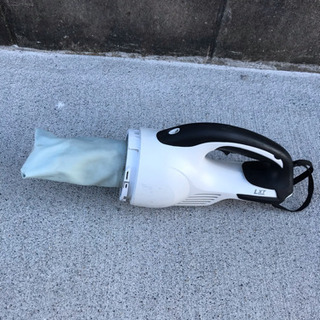 マキタ 14.4V インパクトドライバーと掃除機