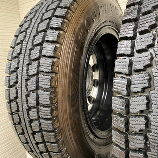 スタッドレス KAZERA ハイエース  タイヤアルミセット