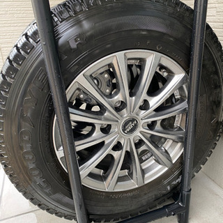 スタッドレス KAZERA ハイエース  タイヤアルミセット