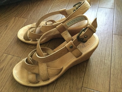 値下げ】UGG 本革サンダル サイズ22.5cmの方 www.inversionesczhn.com