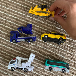トミカ はたらく車シリーズ16台 Sayo 那覇のミニカーの中古あげます 譲ります ジモティーで不用品の処分