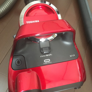 TOSHIBA サイクロン掃除機　2015年製　赤