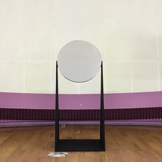 舞台美術の鏡　直径50cm 高さ120cm
