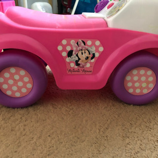 ミニーちゃんの車おもちゃ