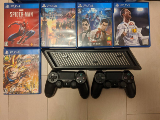 PS4 Pro ジェット・ブラック 1TB 本体「ソフト5本, コントローラー２台