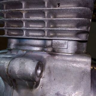 XR100モタード のエンジン HC07E エイプ100にも