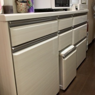 食器収納棚(9月10日迄)