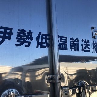 【正社員】10ｔ近距離トラックドライバー/飲料配送(運転手) − 三重県