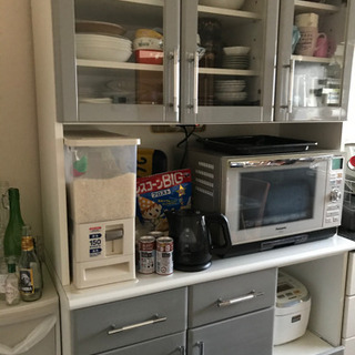 キッチン収納棚　カップボード