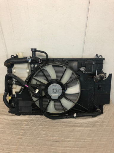 アクア NHP10 前期 ラジエーター コンデンサー ファン 前廻りセット