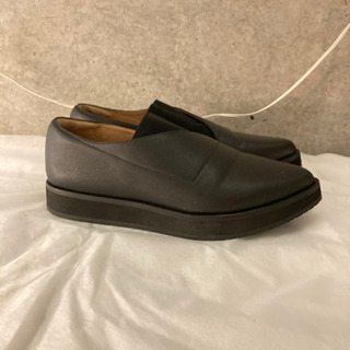 ISSEY MIYAKE×ユナイテッドヌード レザーパンプス