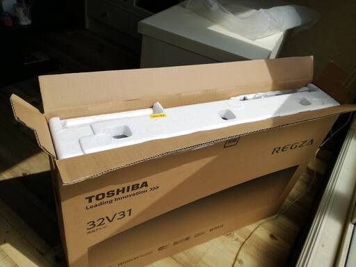 新品未使用格安　REGZA 東芝 32V型地上・BS・110度CSデジタル ハイビジョンLED液晶テレビ 32V31