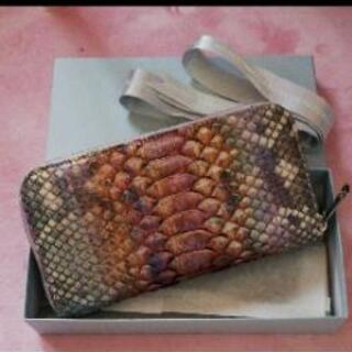 サロンドアルファード♡本革パイソン♡ラウンドファスナー長財布